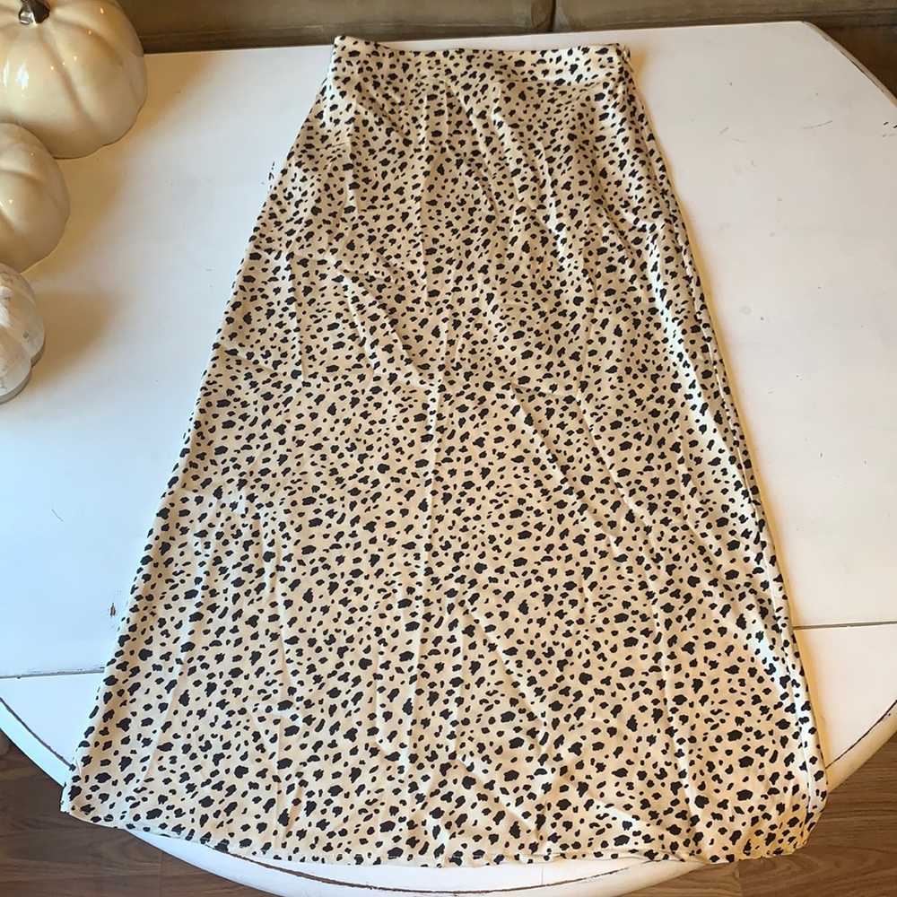 Shin length skirt forever 21